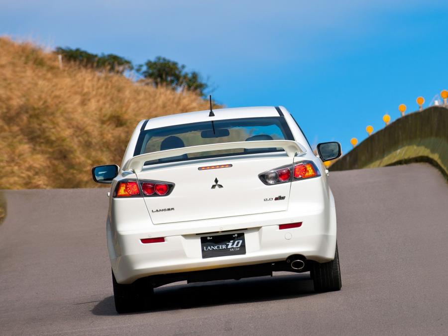  Mitsubishi Lancer iO 2012 года  (фото 6 из 12)